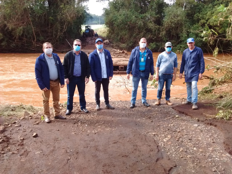 MUNICÍPIOS DE UNEM PARA RECONSTRUÇÃO DE PONTE 
